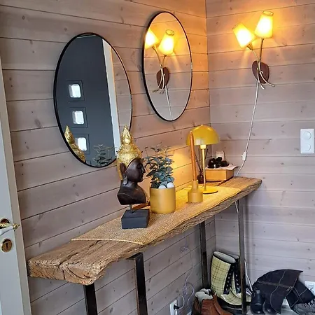 6 Person In Svensby-by Traum