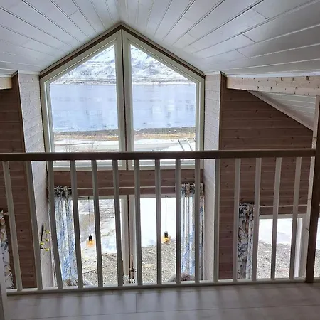 6 Person In Svensby-by Traum *